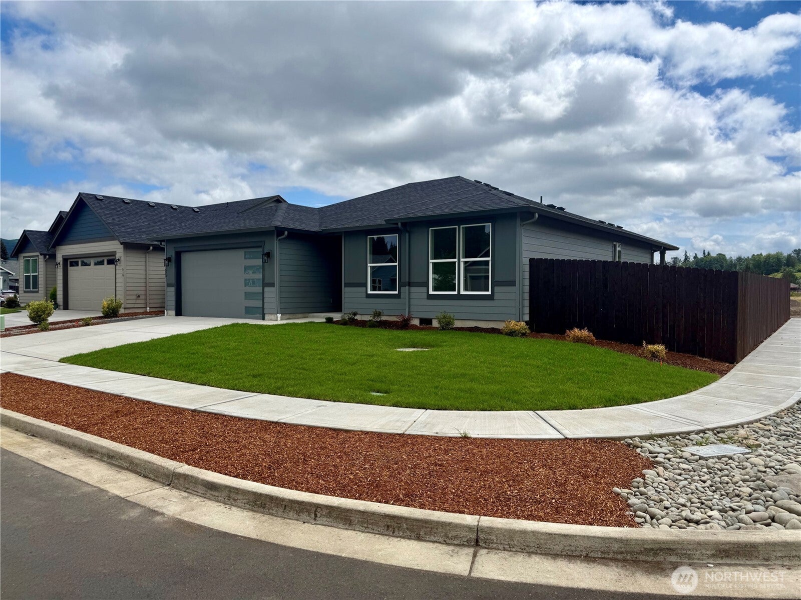 523 Rainbow Way — photo