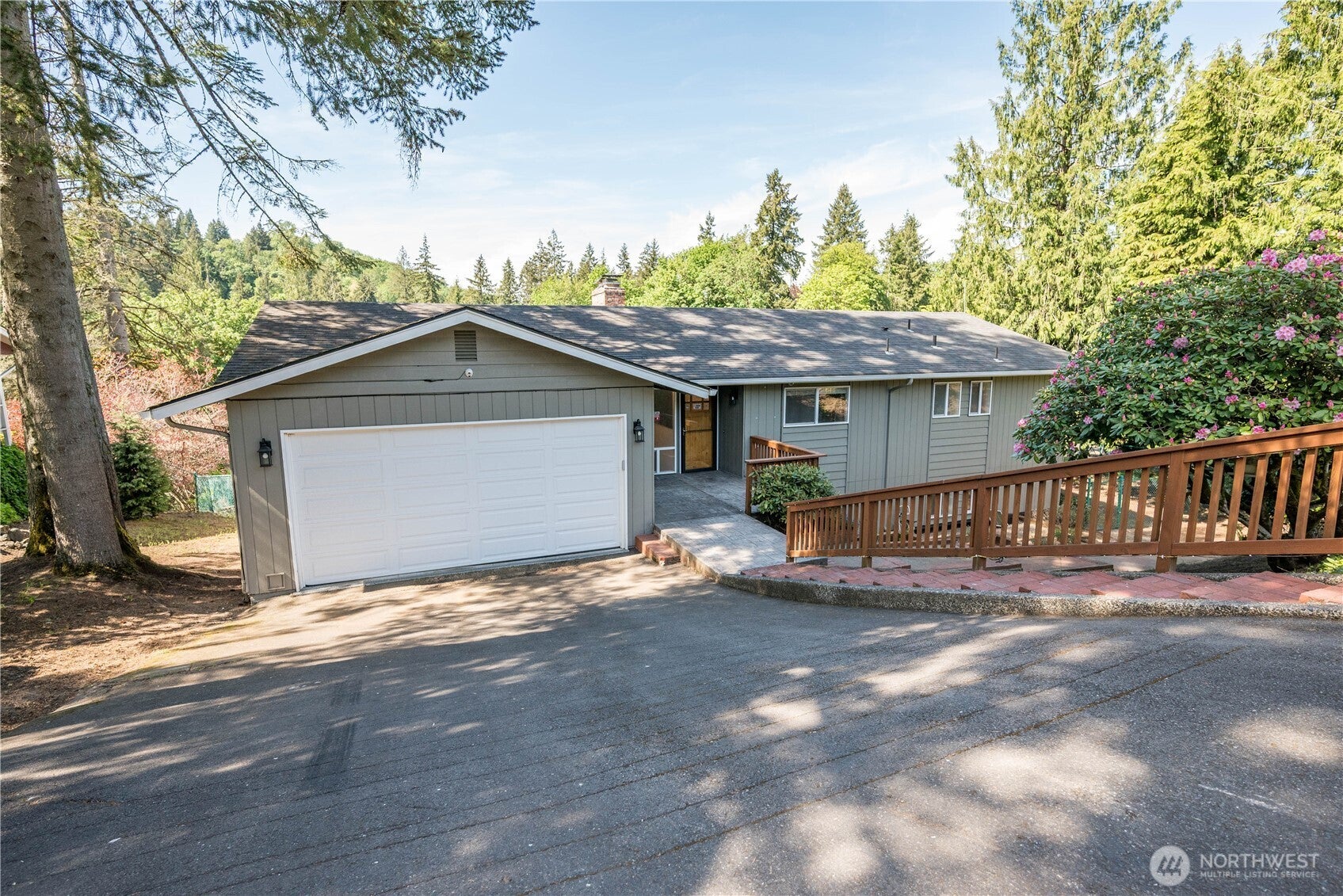 2441 W Lynnwood Drive — photo