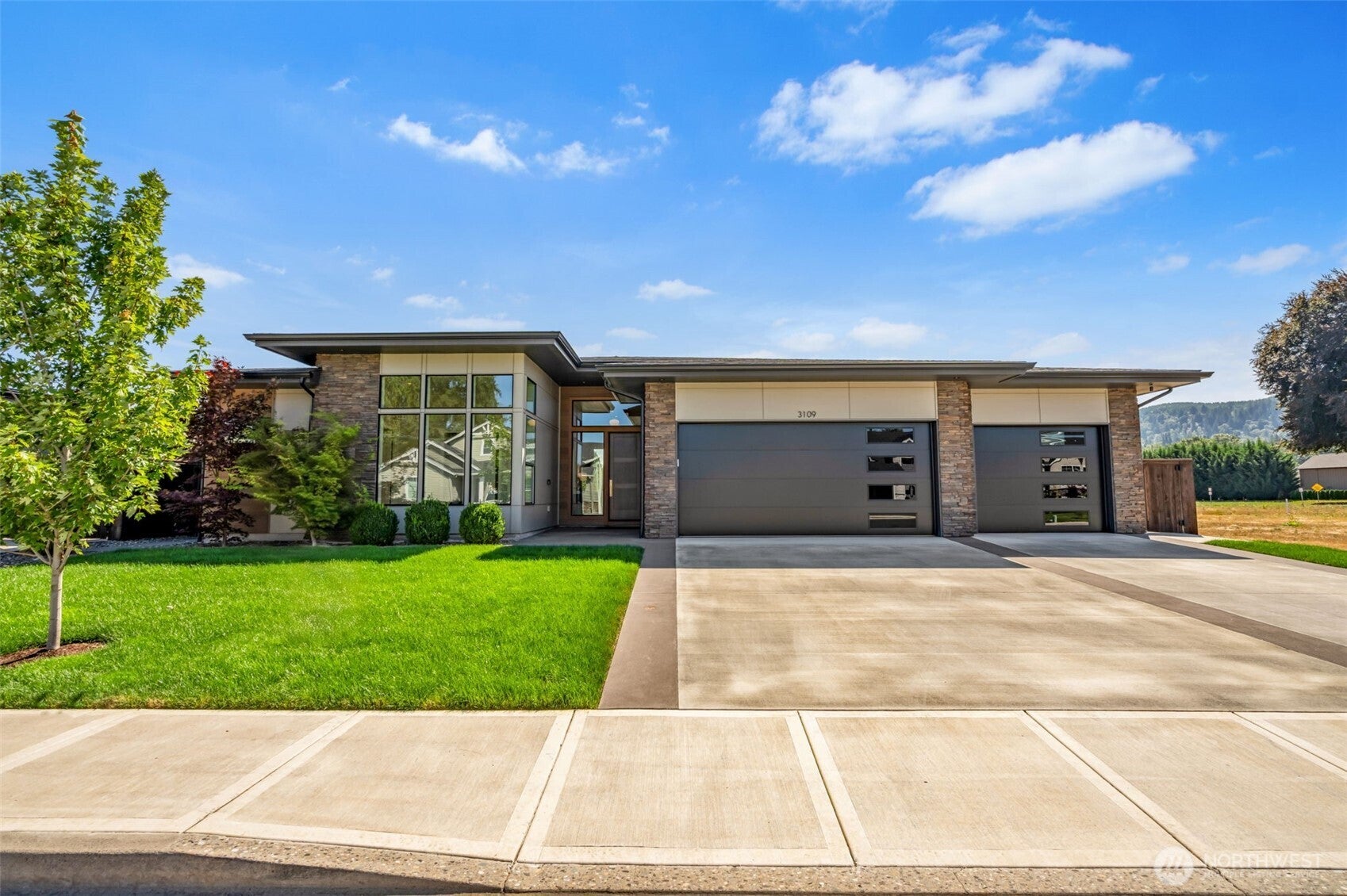 3109 Heron Street — photo