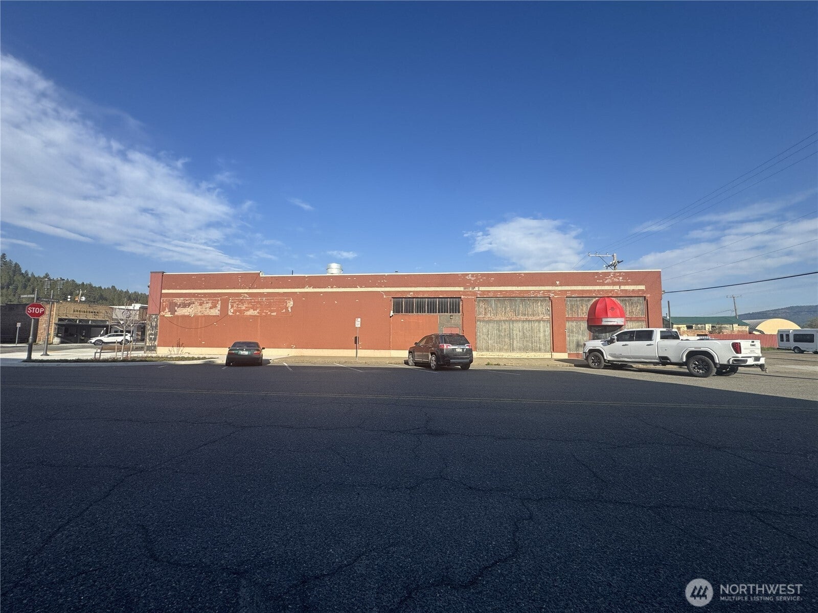 200 E 1st Street — photo