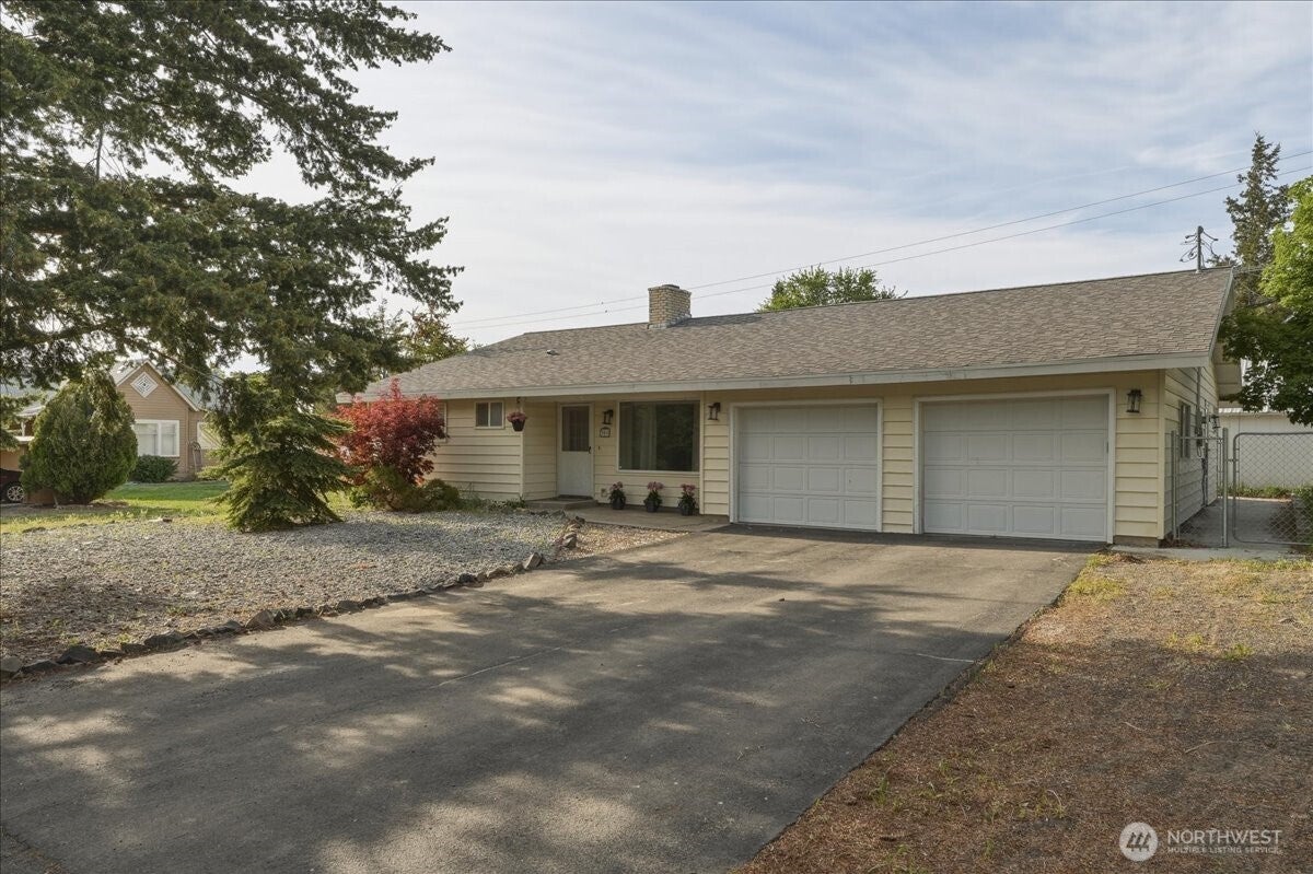 309 W Walnut Street — photo