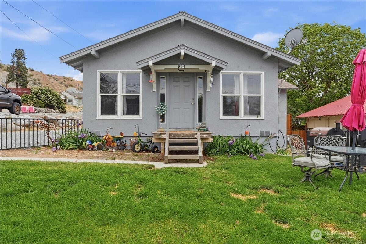 608 N Bradley Street — photo