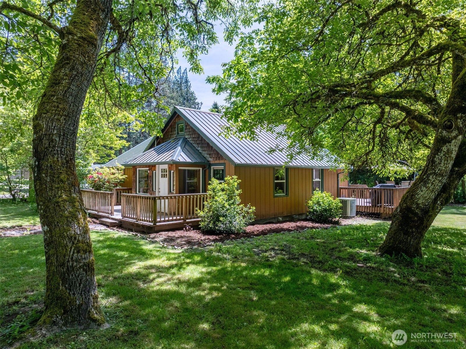 1364 Silverbrook Road — photo