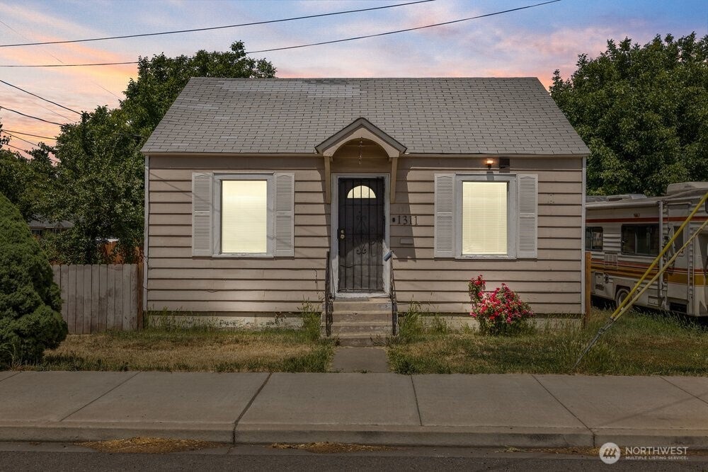 1311 W Mead Avenue — photo