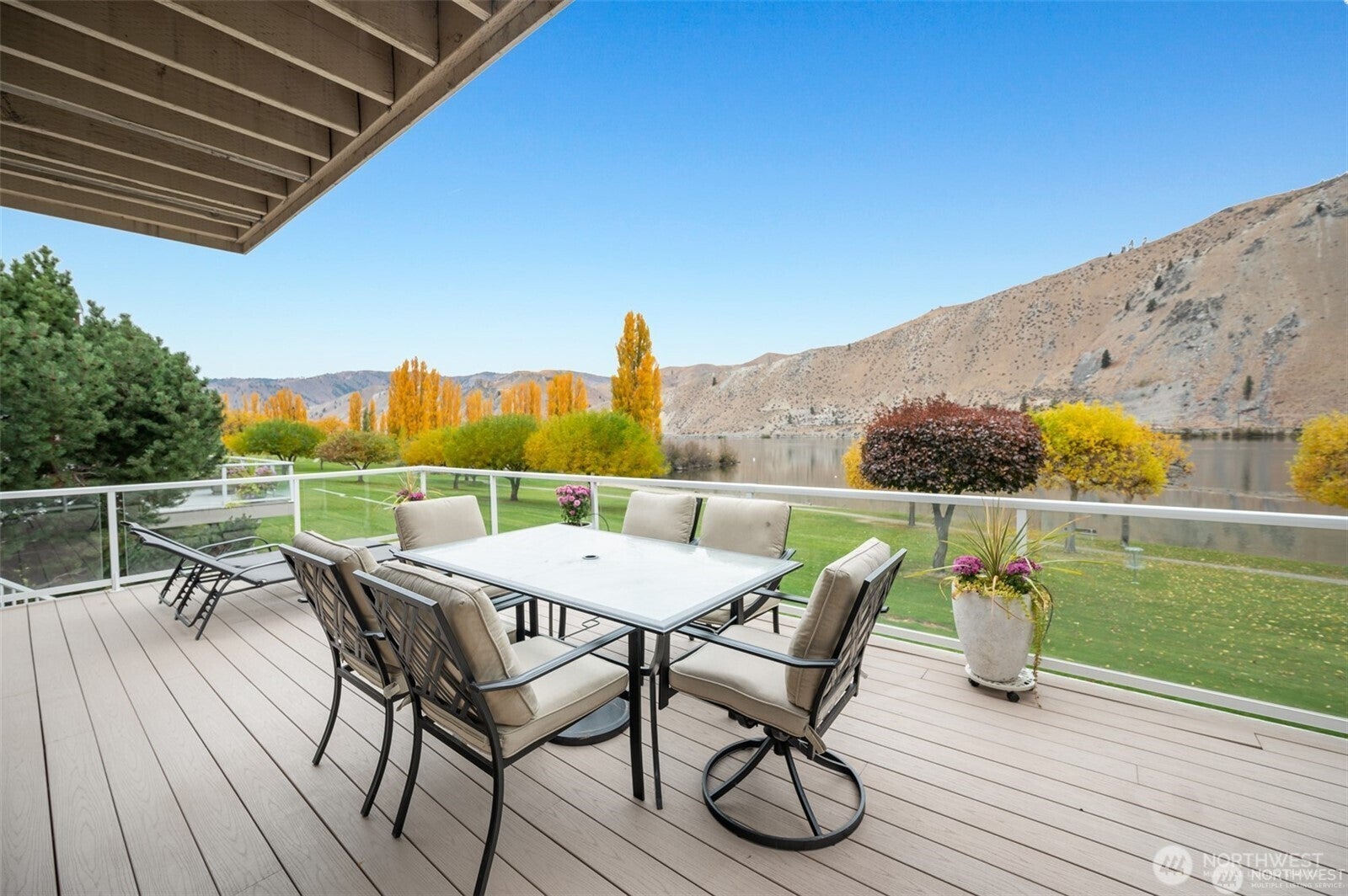 345 Lakefront Drive — photo
