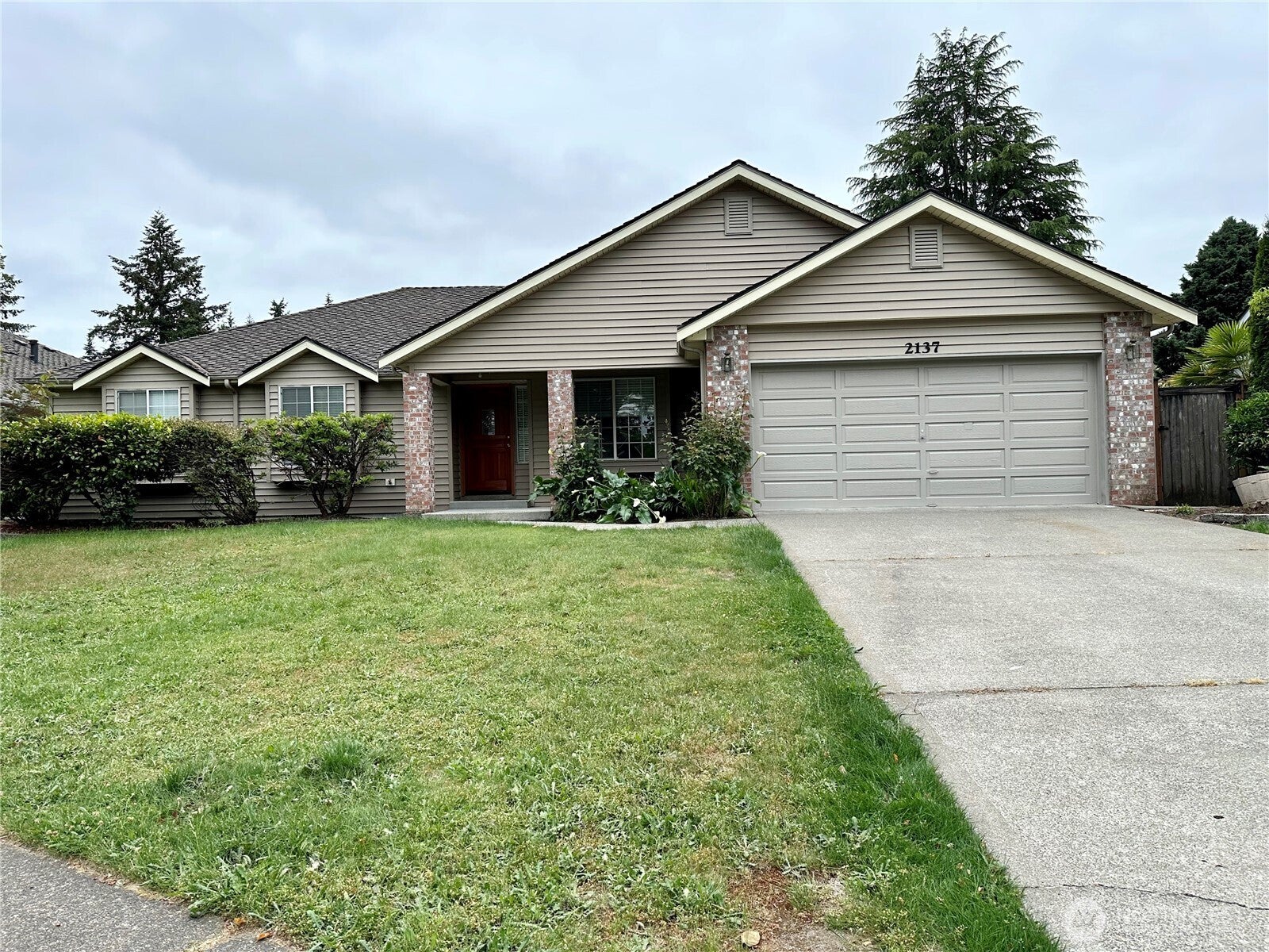 2137 Springview Drive NE — photo