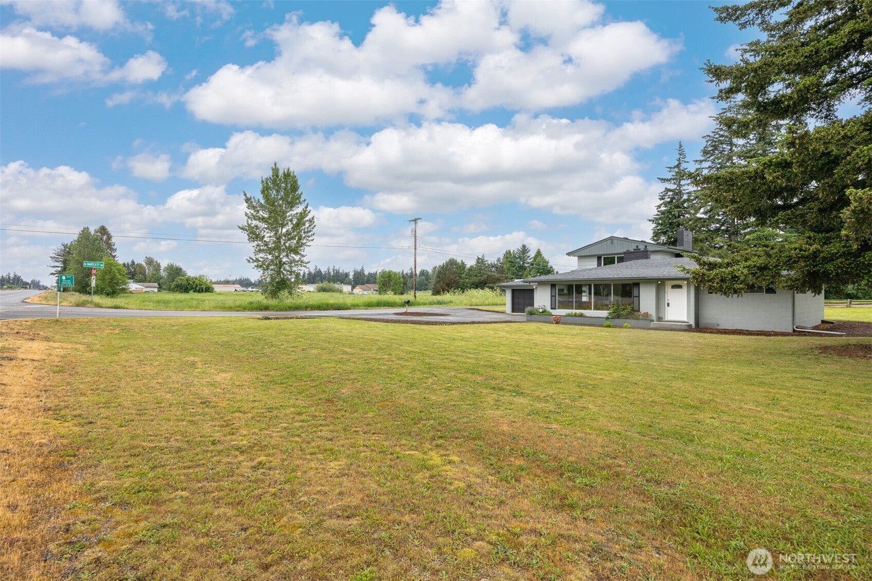 108 W Bartlett Road — photo