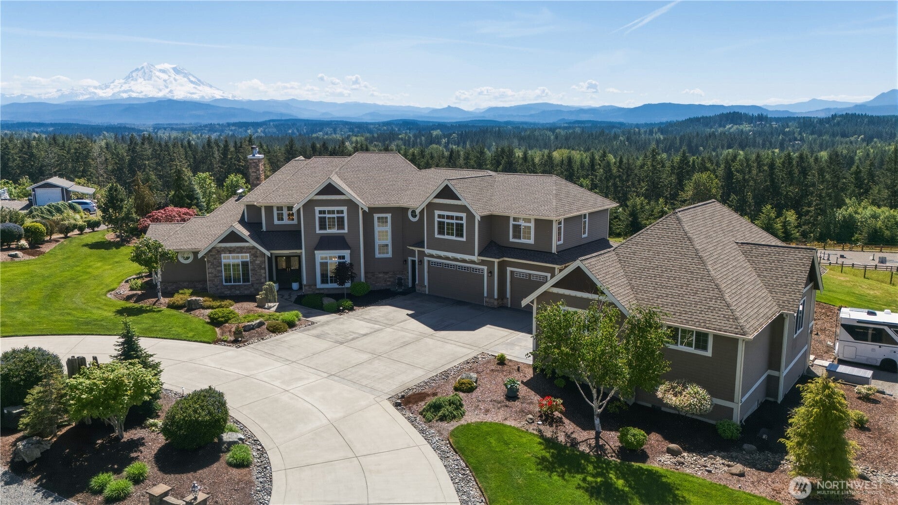 2416 Cascade Drive E — photo