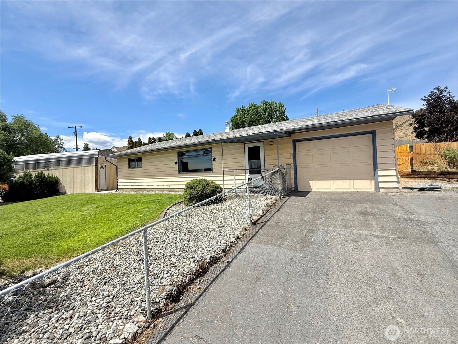 703 Sunrise Drive — photo