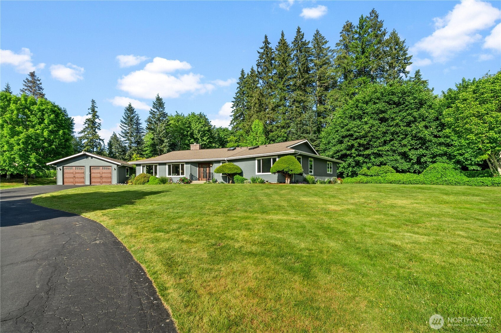 200 NE Riverhill Drive — photo