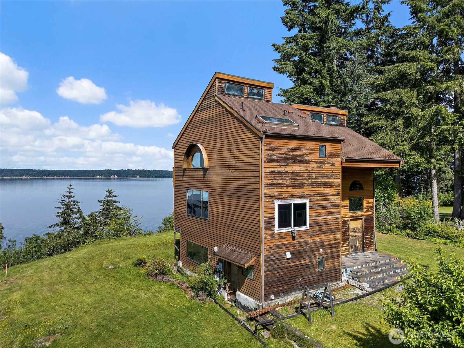 7544 Sandy Point Beach Road NE — photo