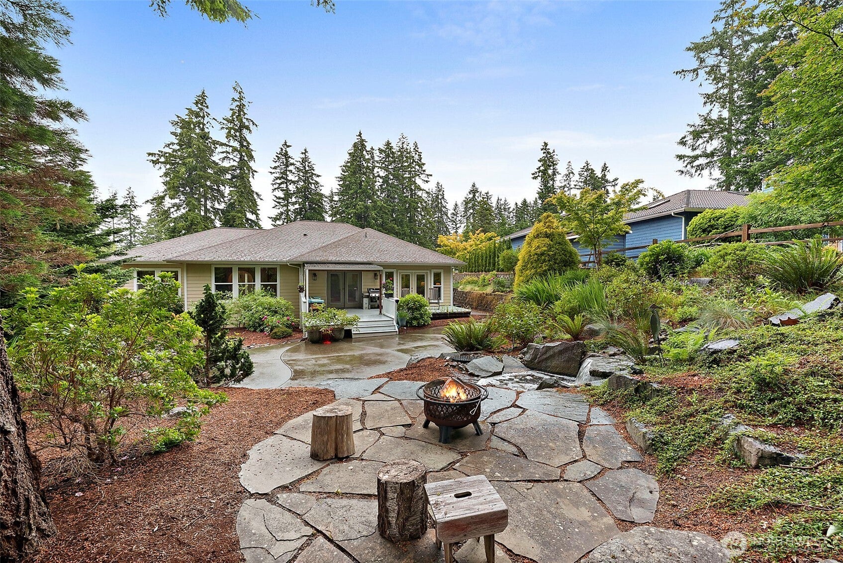 321 Fairway Dr — photo