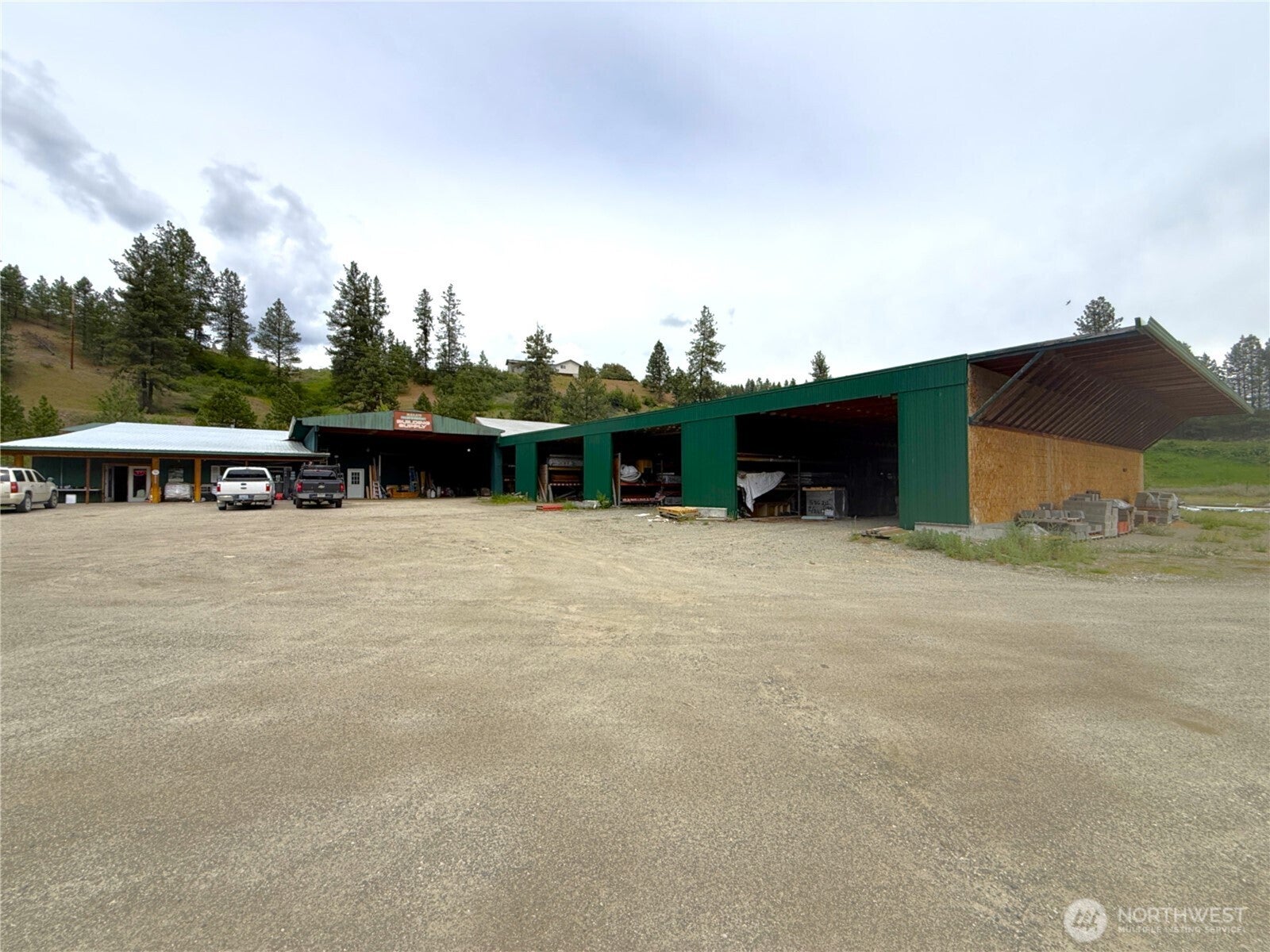 30007 Hwy 20 W — photo