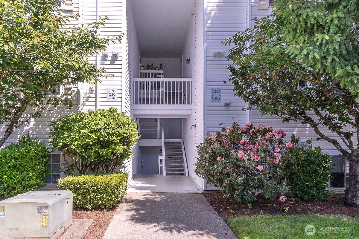 11002 SE Petrovitsky Road G102 — photo