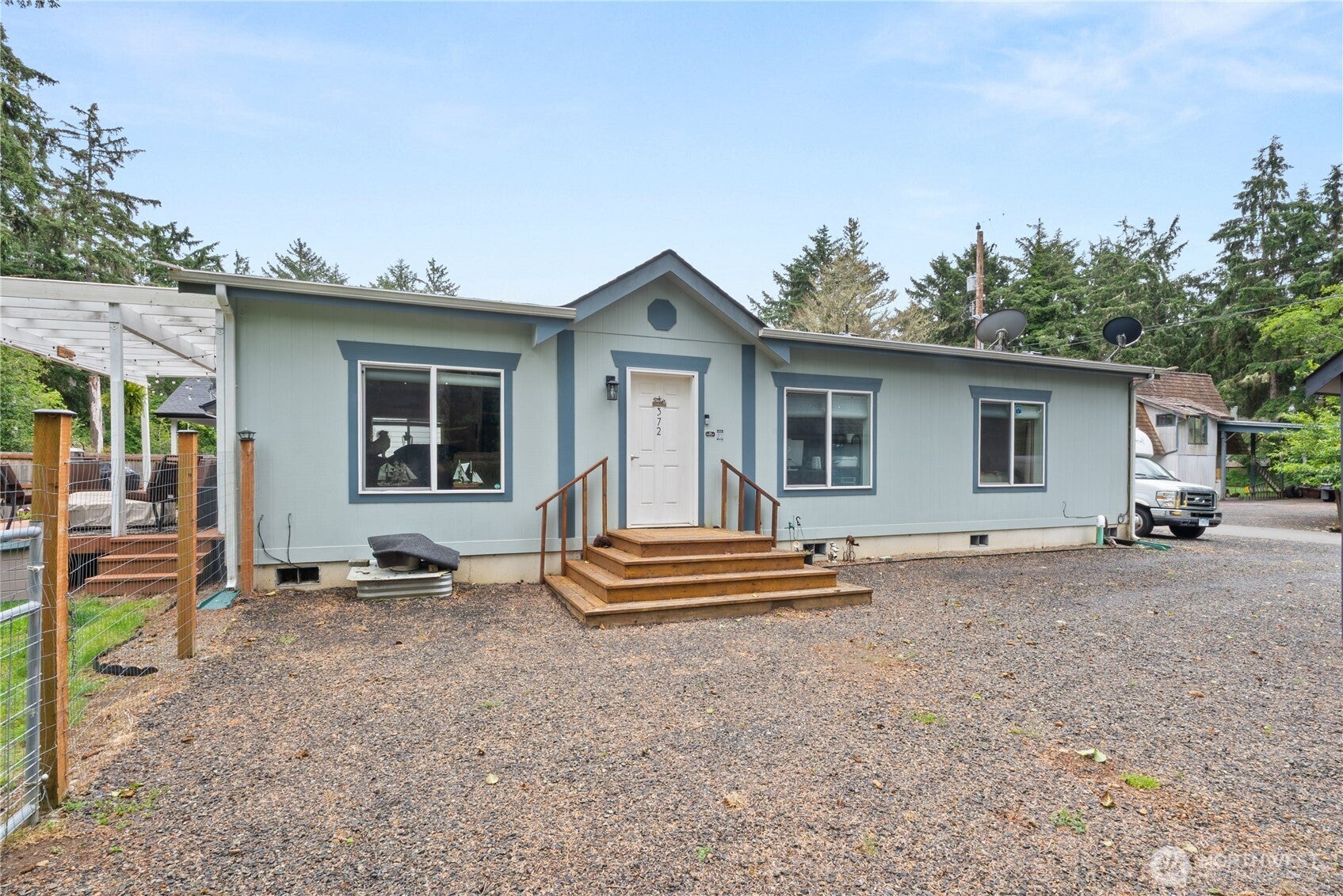 372 Eridani Loop SE — photo