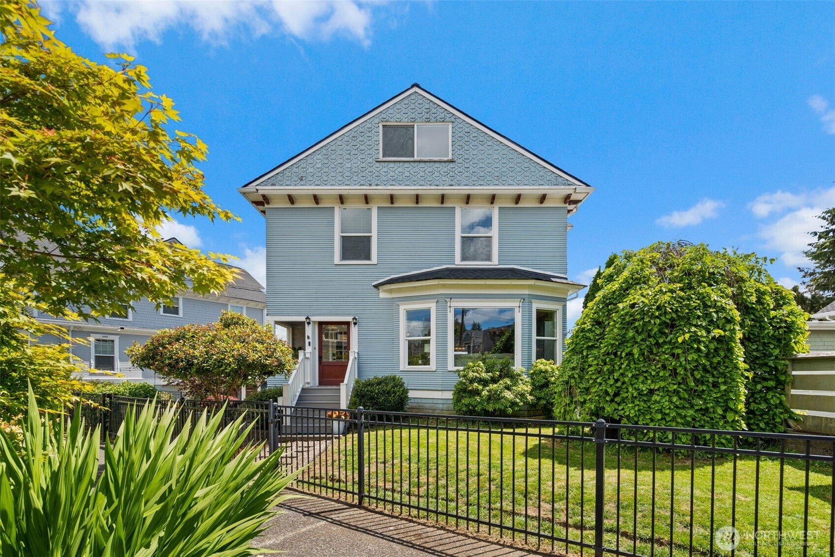 209 E 8th Street — photo