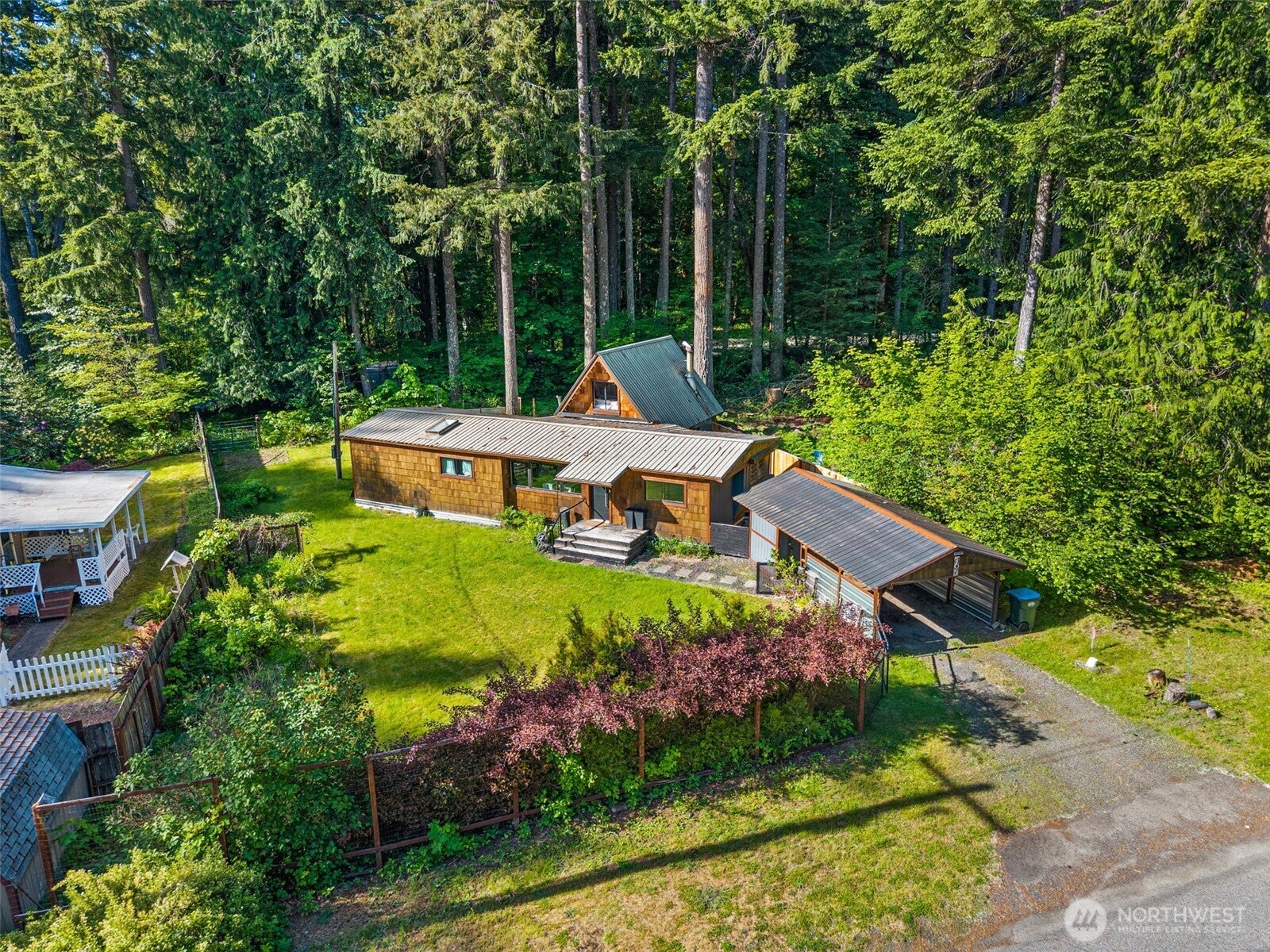 109 Mt Rainier Drive — photo