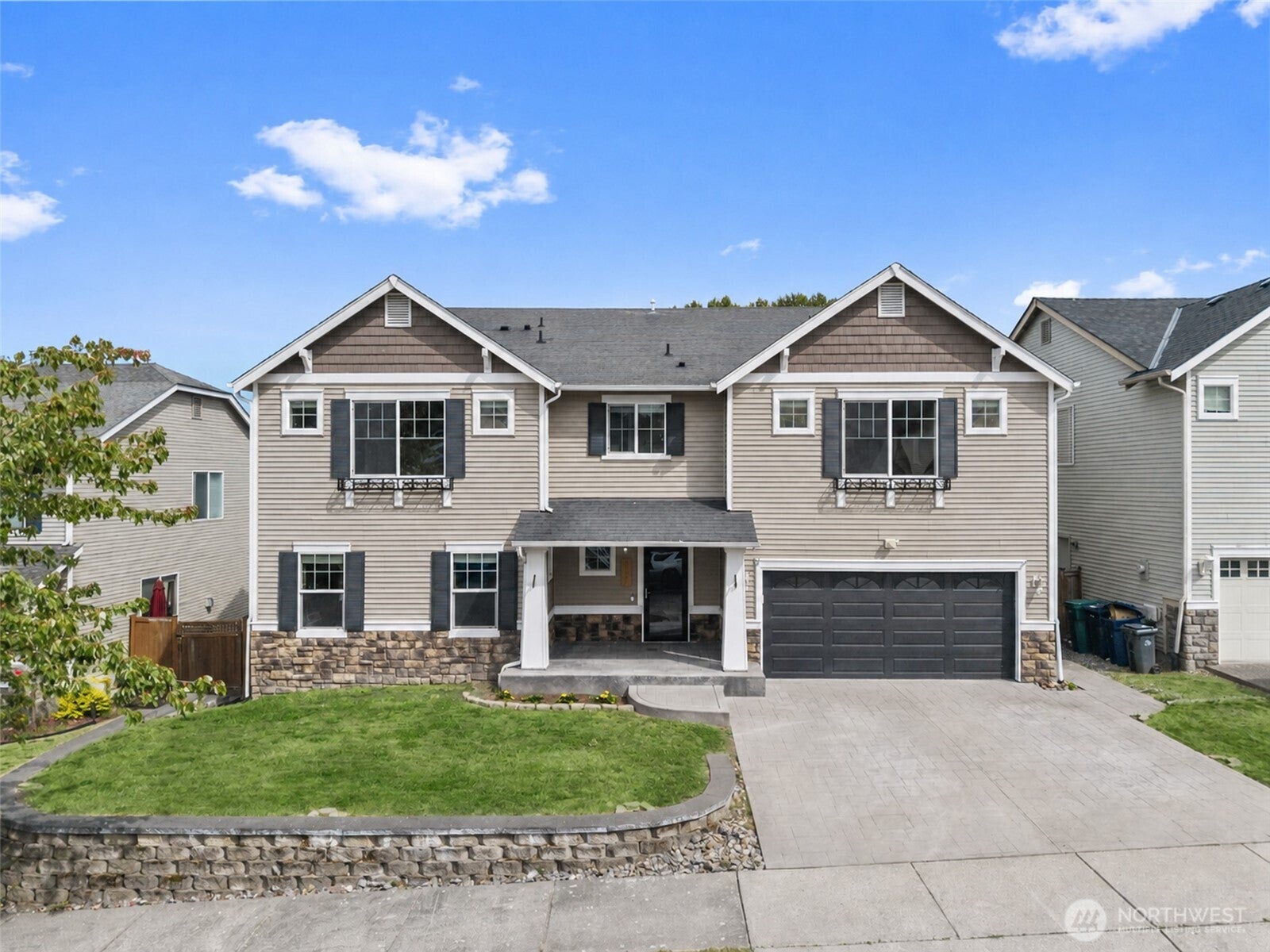 4737 Mount Baker Loop — photo