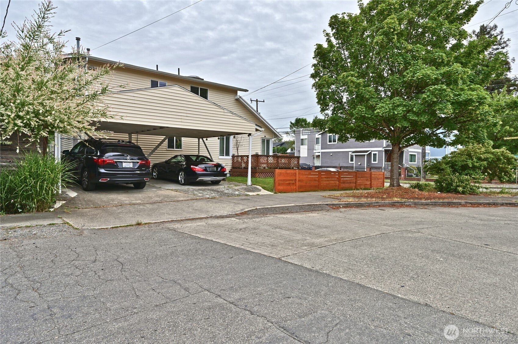 5402 S Cloverdale Street — photo