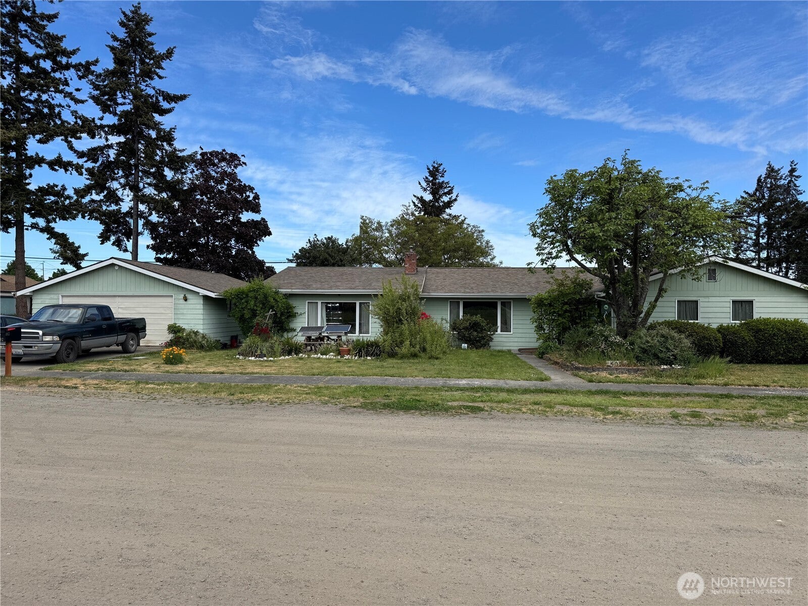 402 W Maple Street — photo