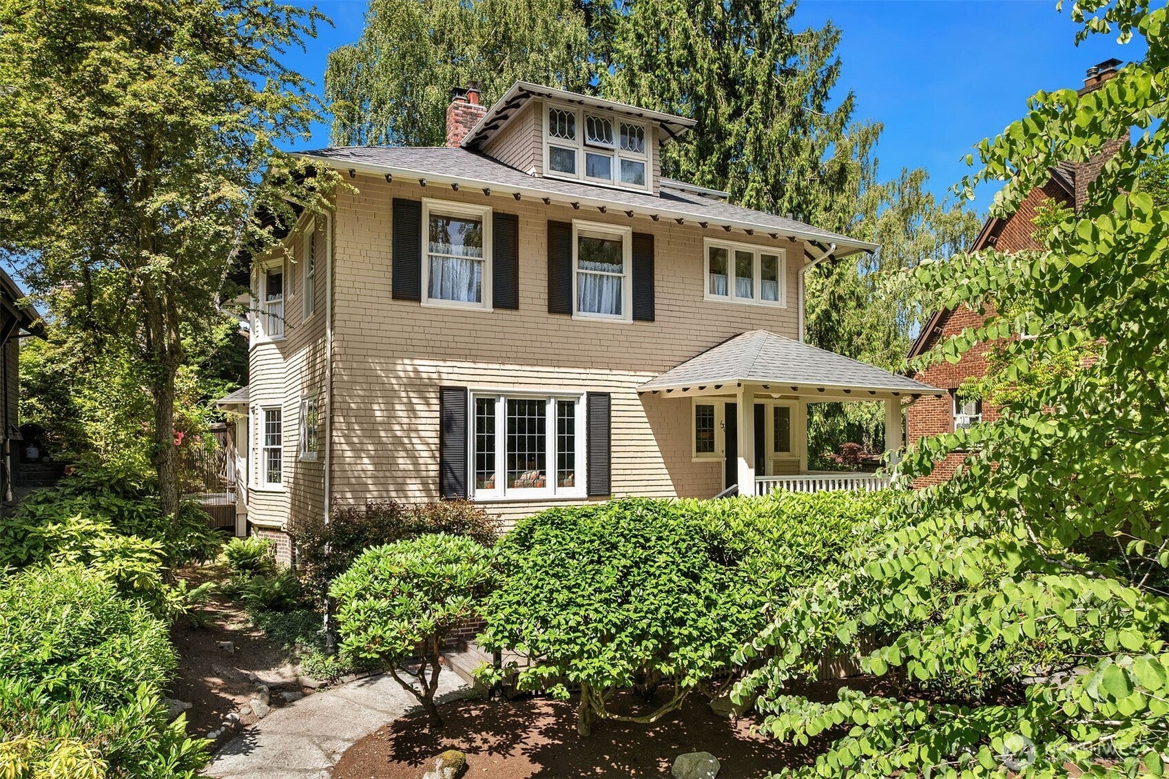 131 Madrona Place E — photo