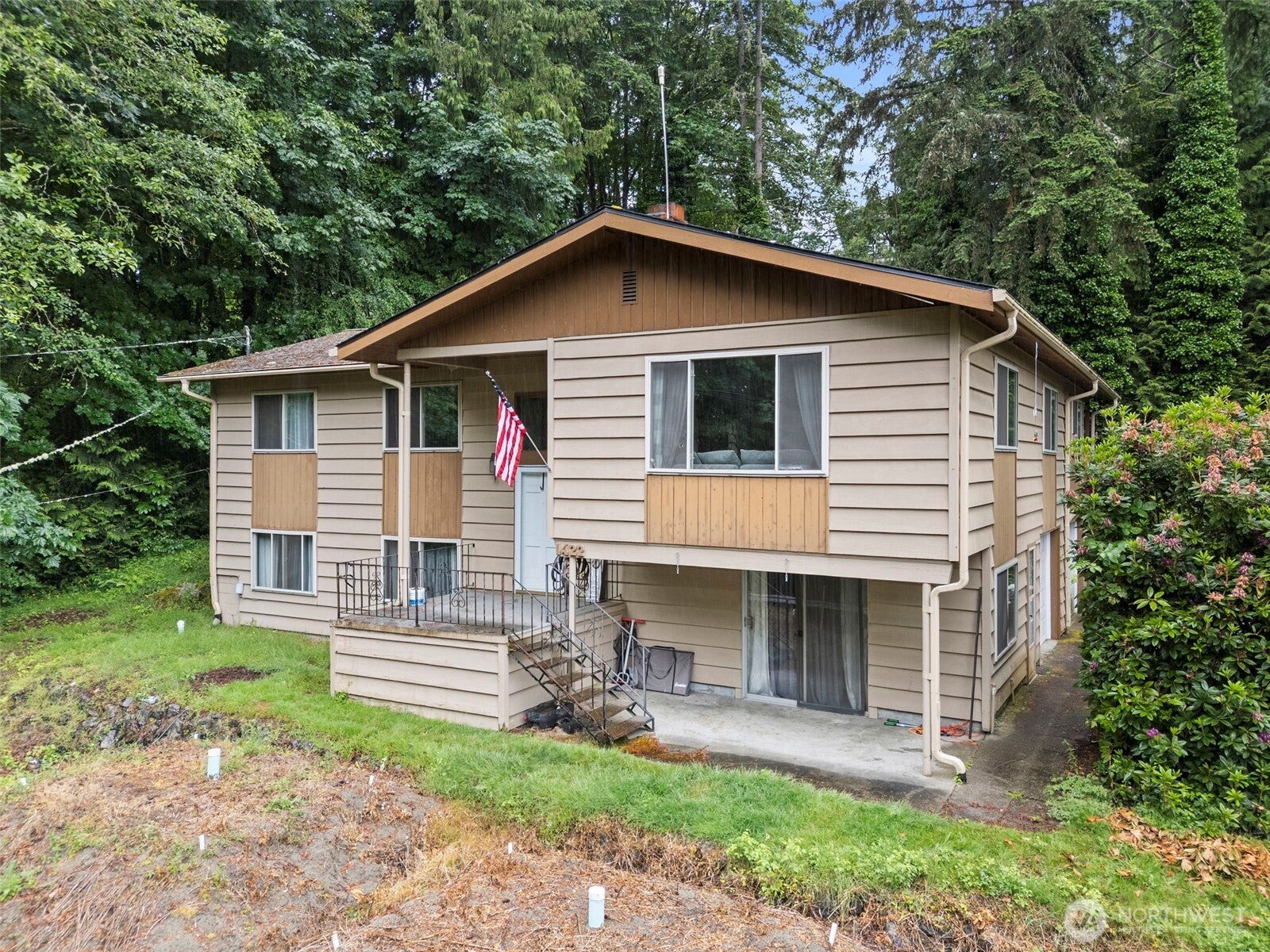 1422 Colchester Dr SE — photo