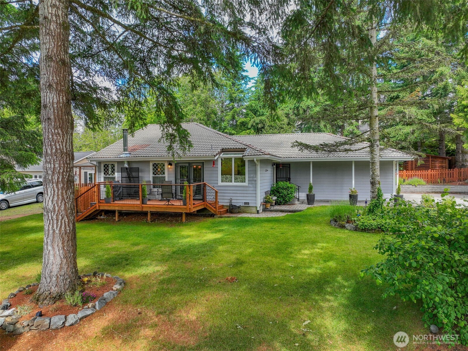 761 E Old Ranch Rd — photo
