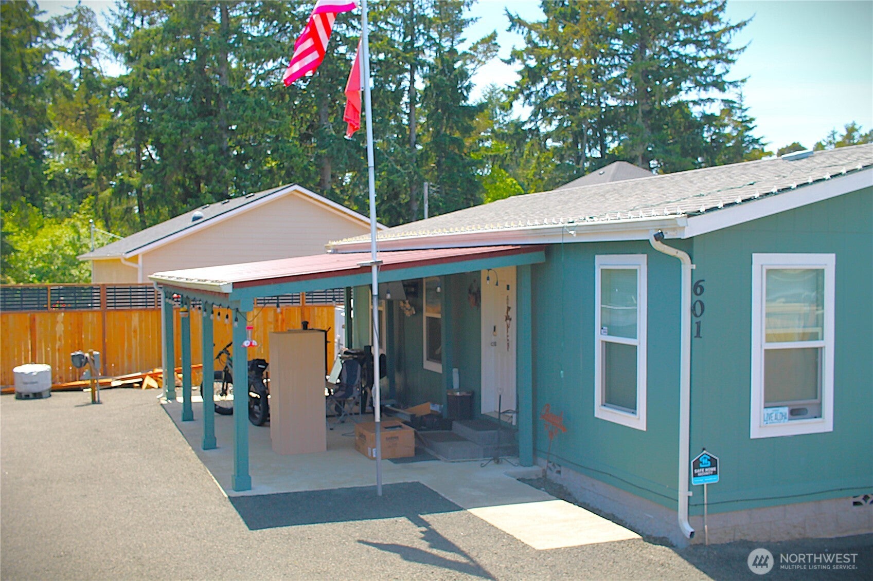 601 Veterans Avenue — photo