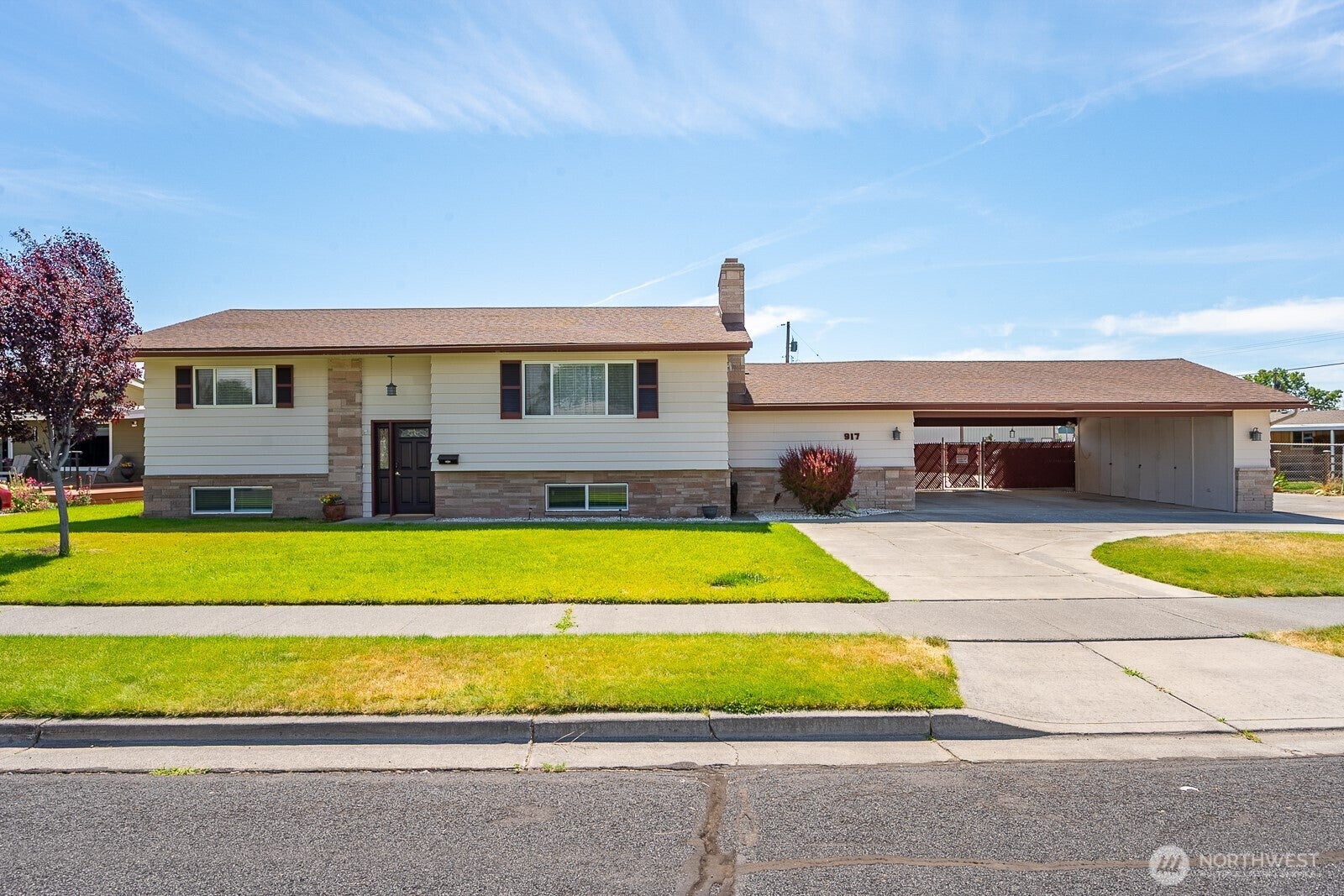 917 S Dahlia Drive — photo