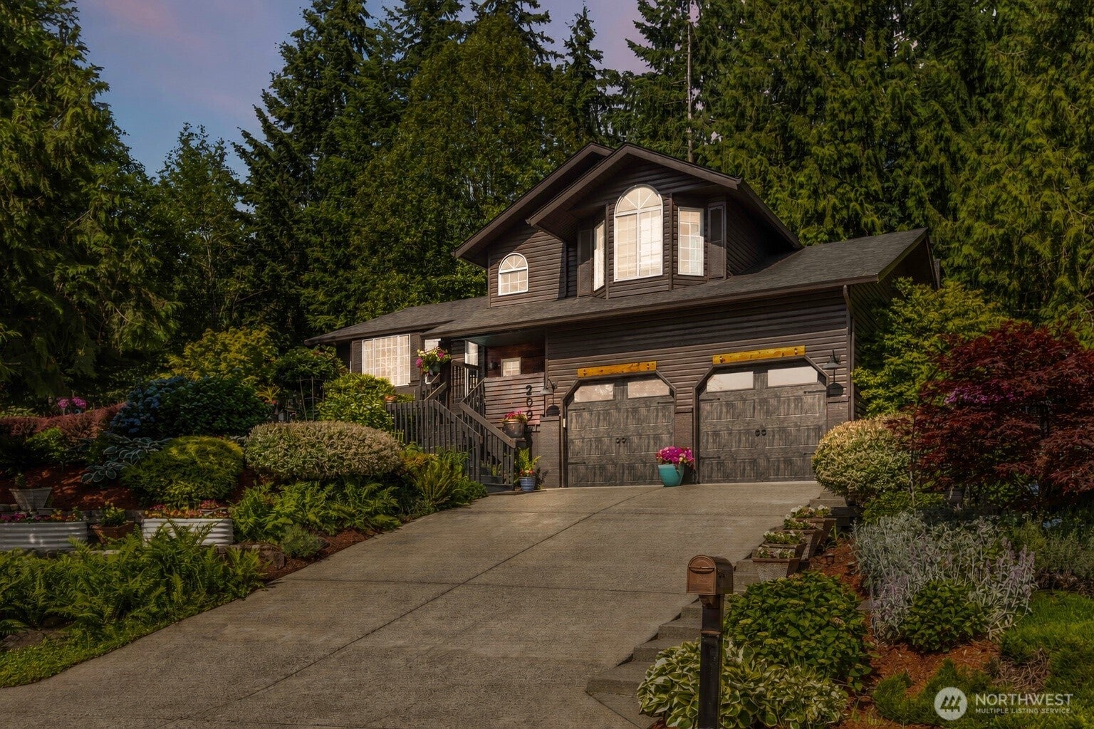 209 W Beacon Hill Drive — photo