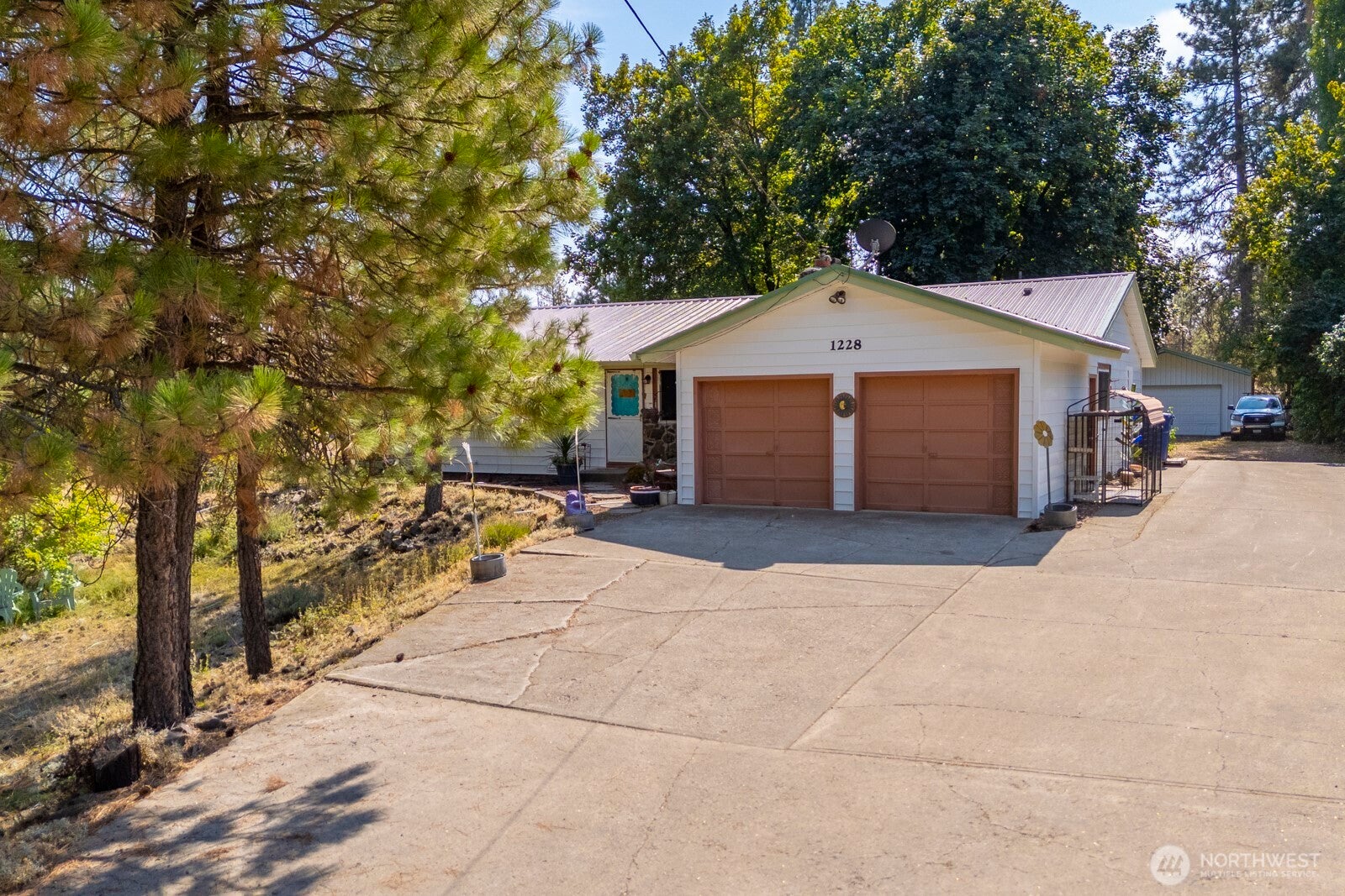 1228 E Lake Street — photo