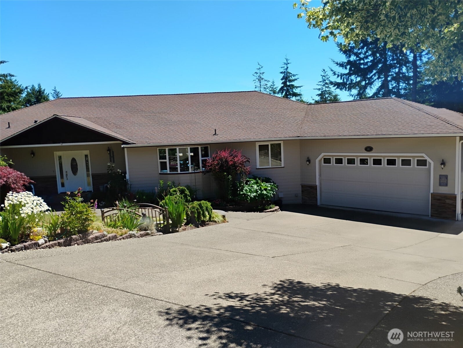 341 E Rainier Court — photo