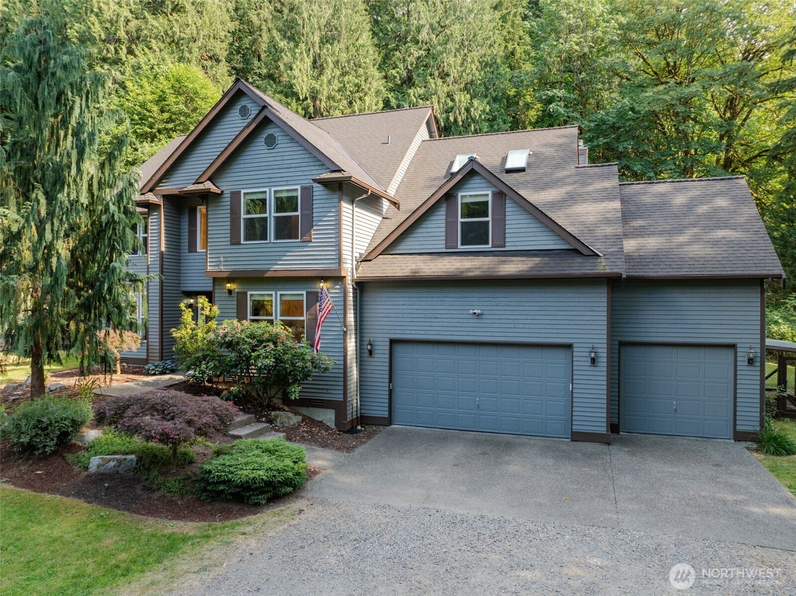 10930 Kelly Road NE — photo