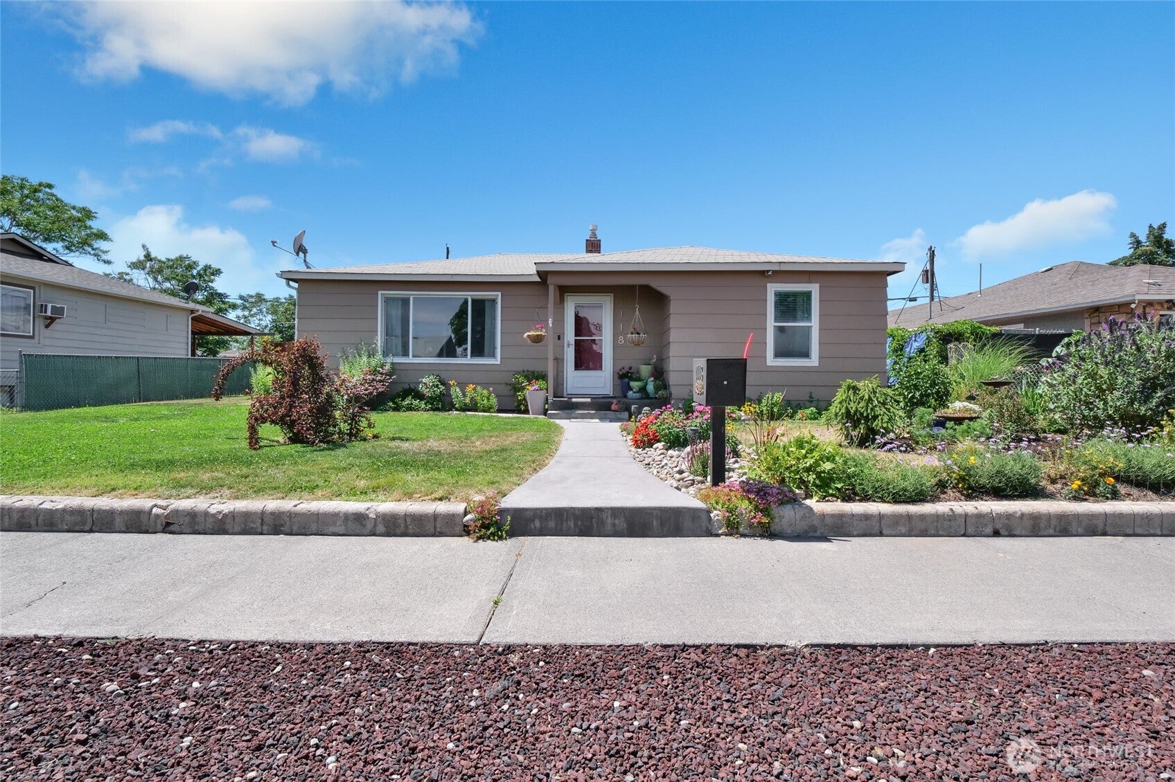 1118 W Cascade Avenue — photo