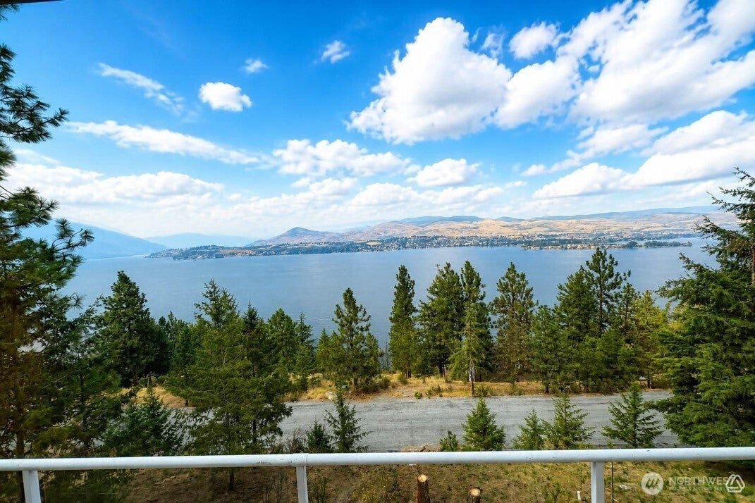 7371 Ridgeview Drive — photo