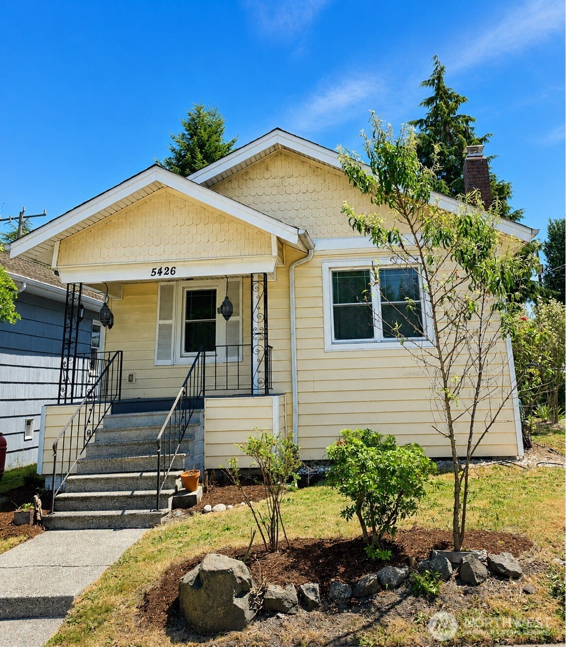 5426 Green Lake Way N — photo