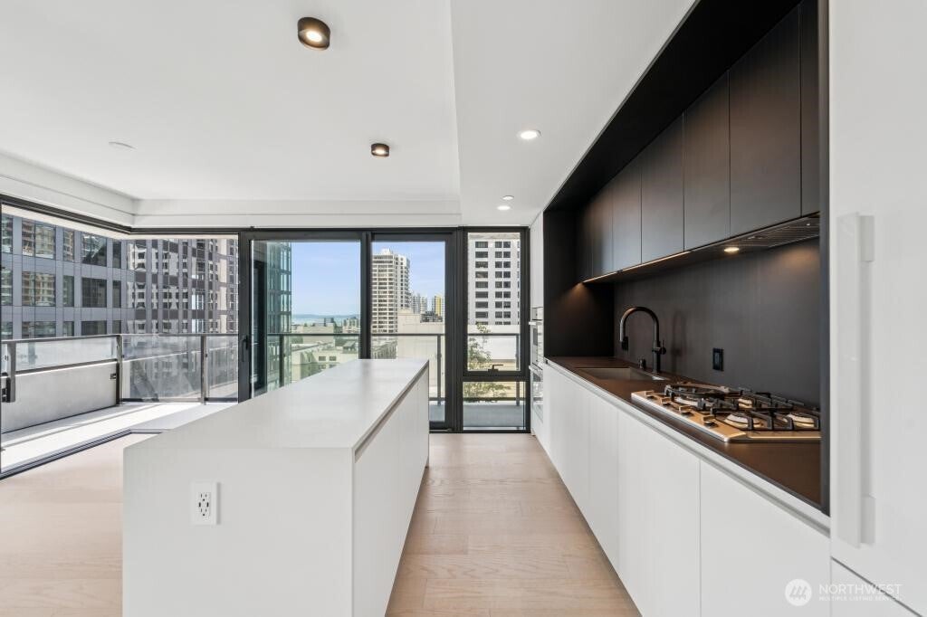 300 Virginia Street 812 — photo