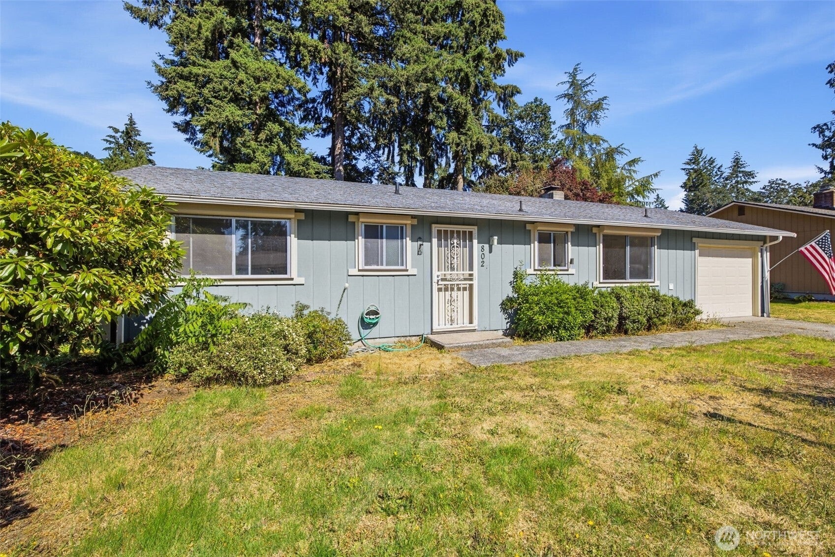 802 Oakcrest Drive SE — photo