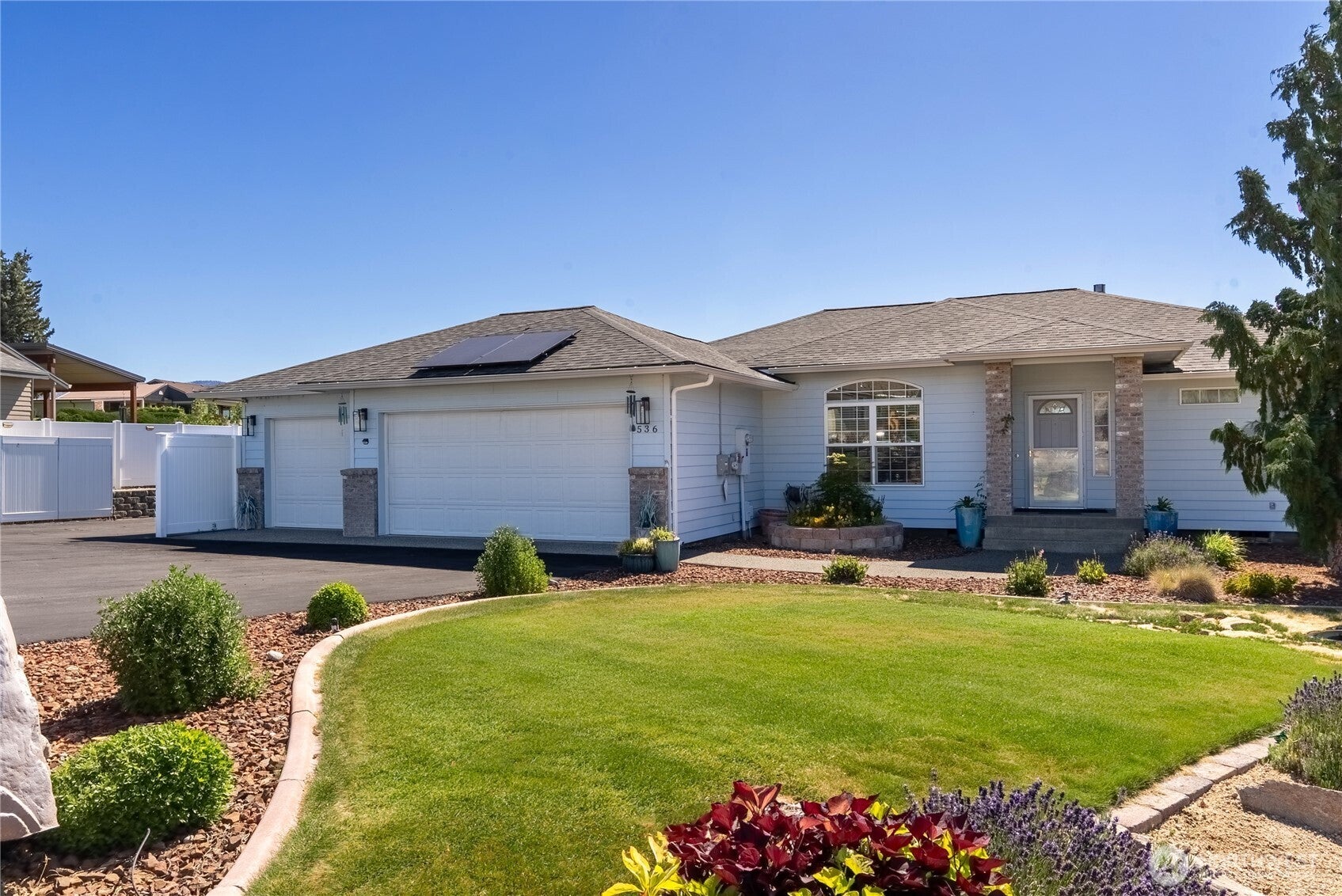 536 Hillcrest Circle Drive — photo