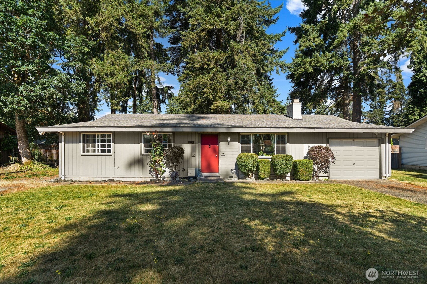 19320 Crescent Drive E — photo