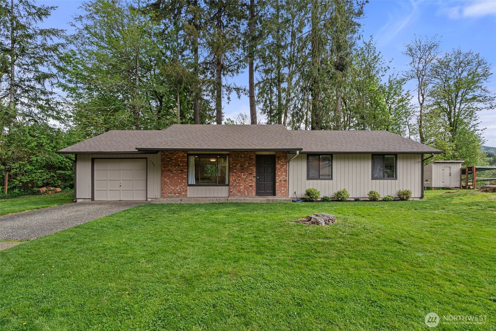708 NE Eaton Court — photo