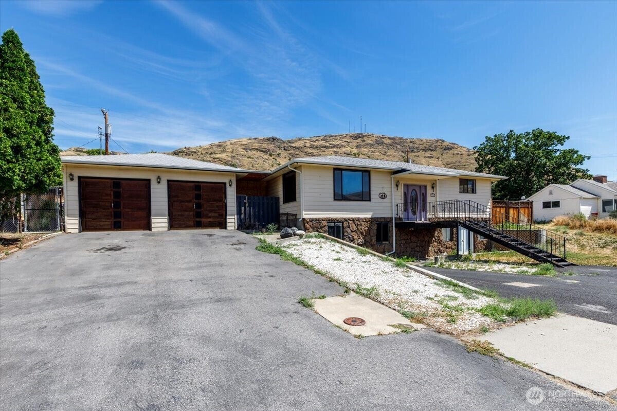 801 Tulip Street — photo