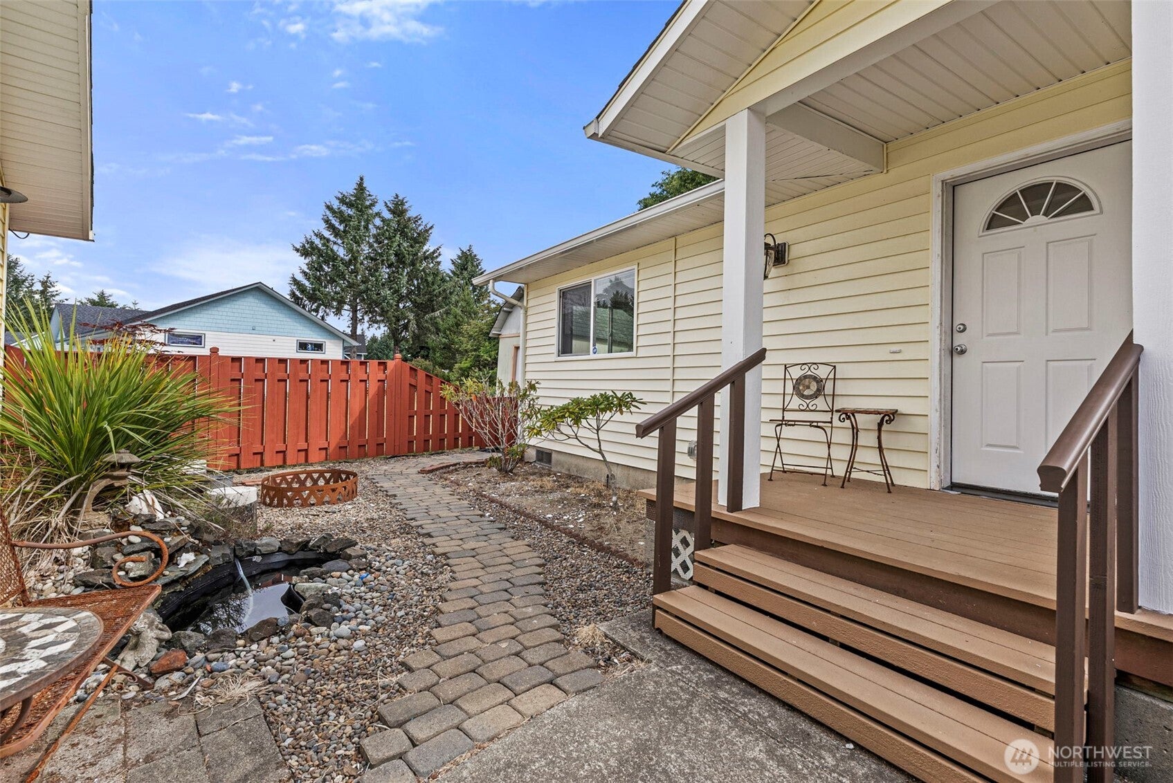 526 Sunset Avenue NE — photo