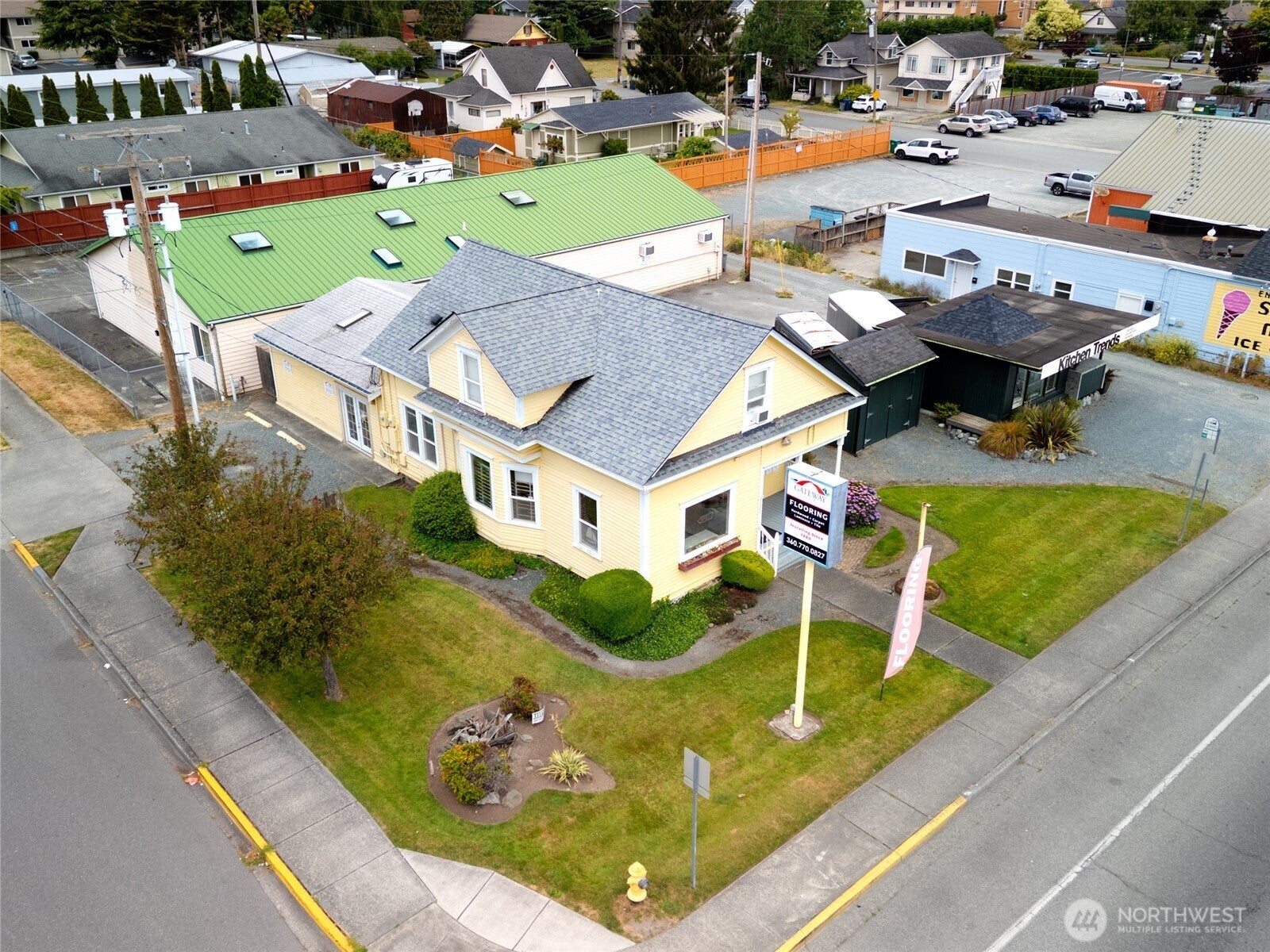 2320 Commercial Avenue — photo