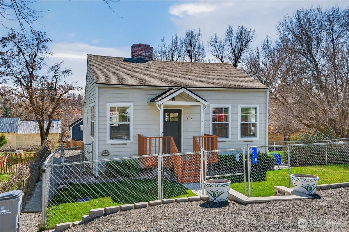 805 Sinclair Street — photo