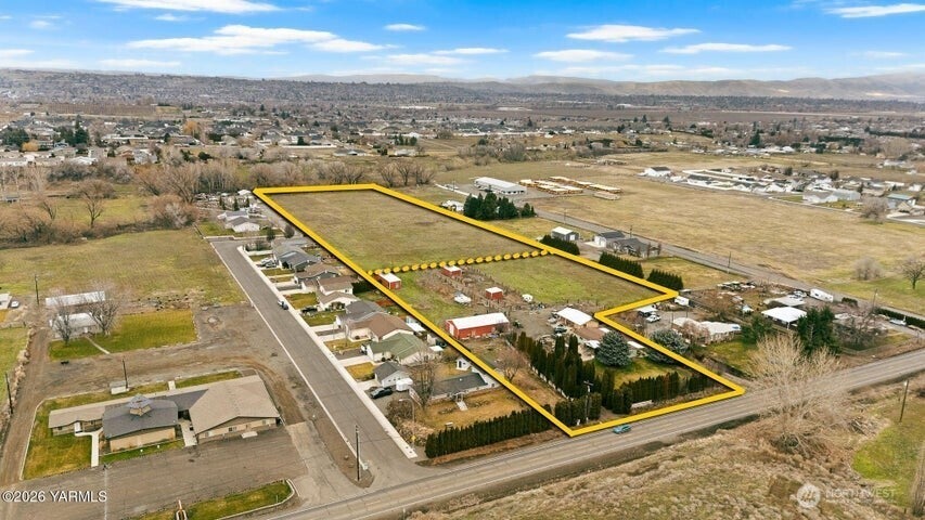 7703 Ahtanum Road — photo