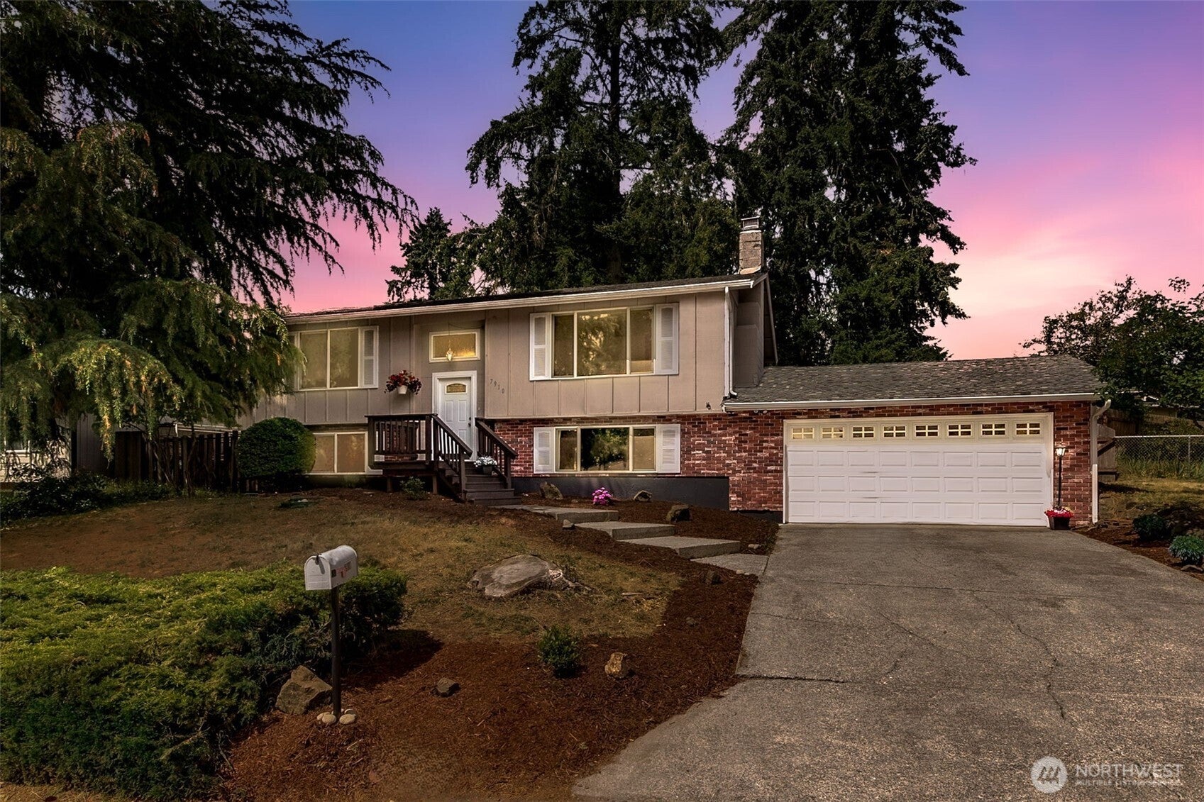 7910 Husky Way SE — photo