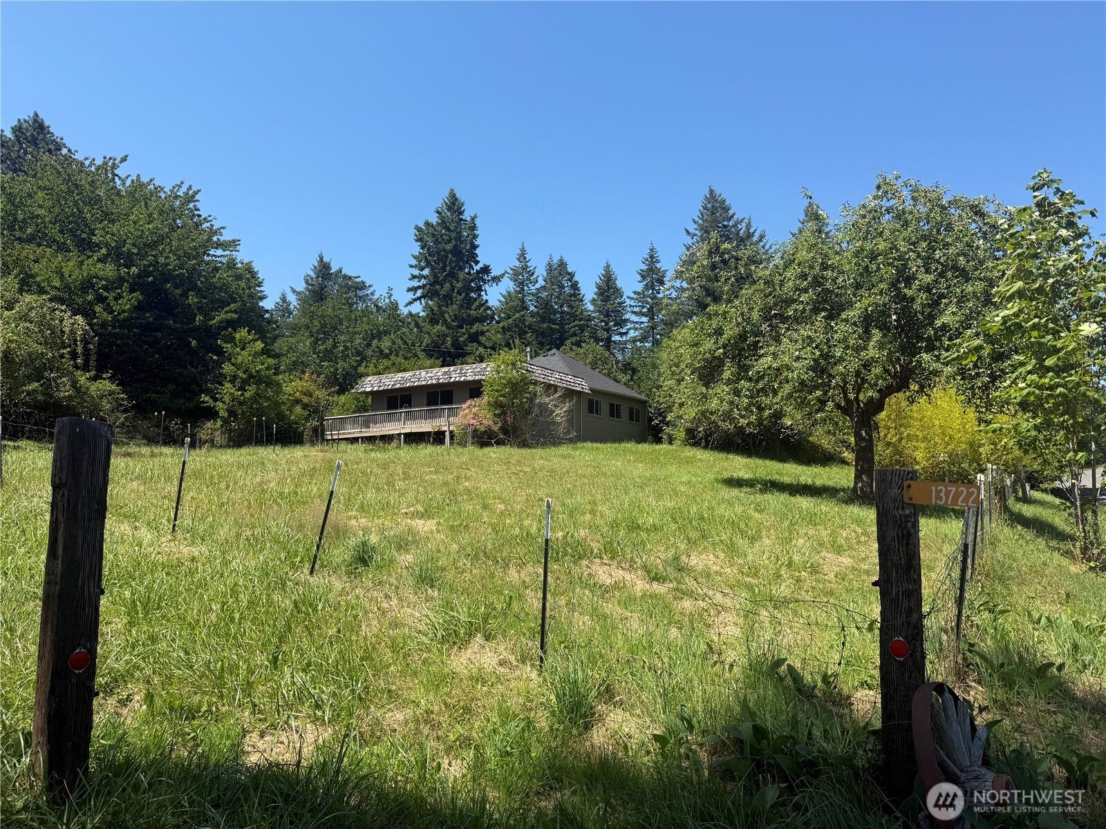 13722 Center Road — photo