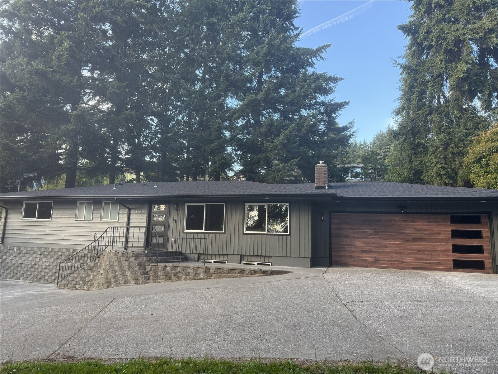 4515 Chrisella Road E — photo