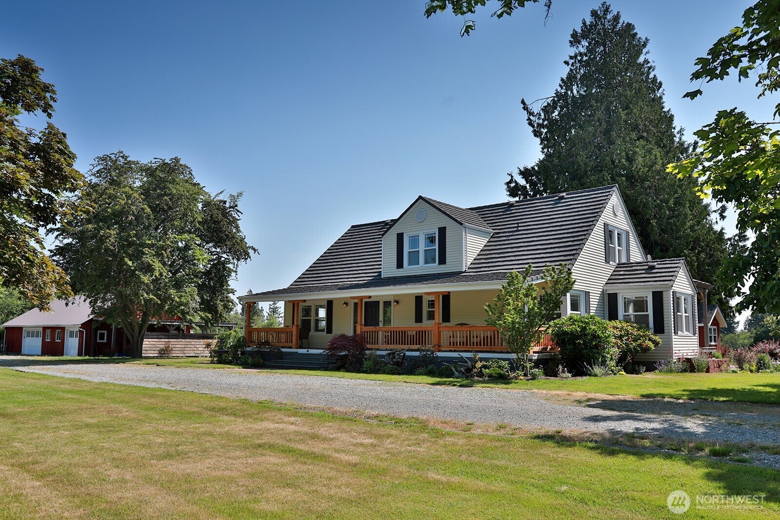 7156 Heggenes Road — photo